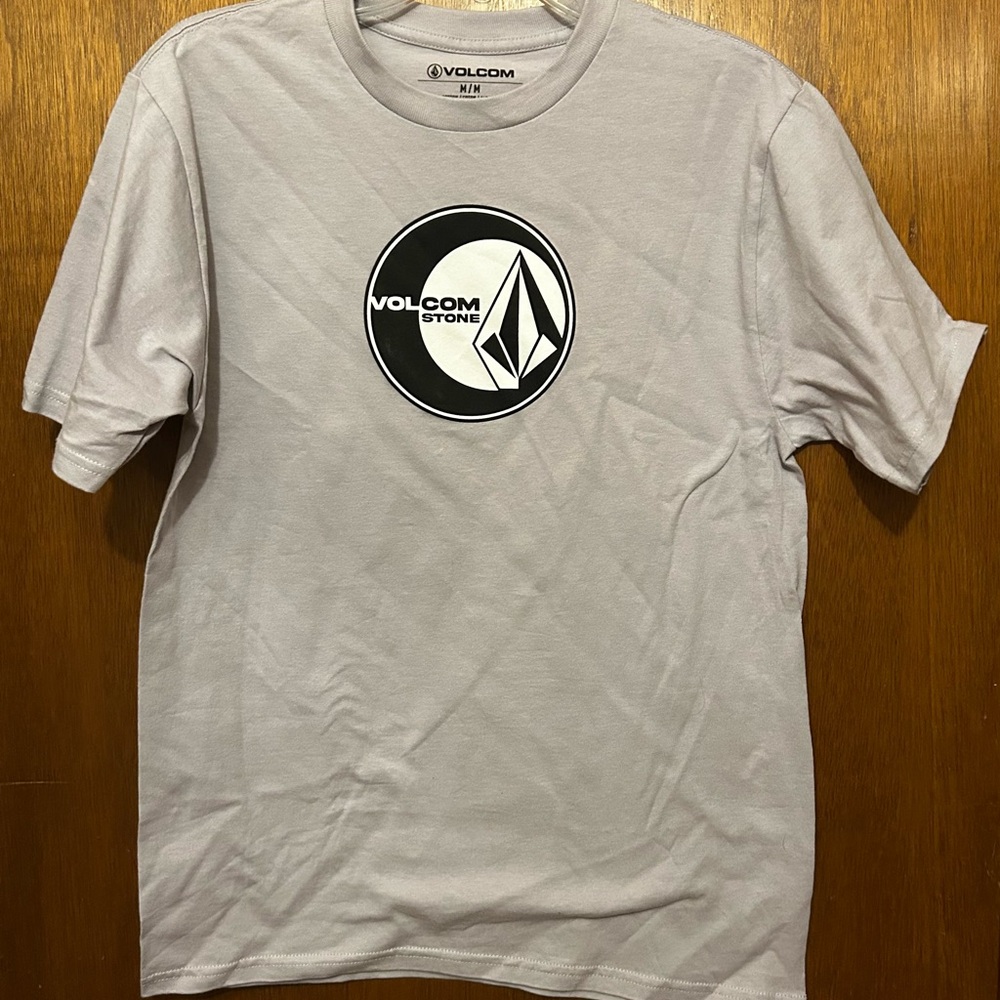 NWOT Volcom Gray Men's T-Shirt. Size M.